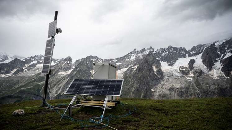 Los científicos están monitoreando el comportamiento del glaciar mediante equipos especiales. / Foto AFP 