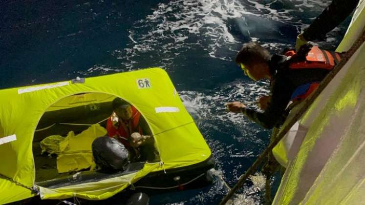 Rescatan a tres extranjeros que naufragaron en alta mar./Foto: Colprensa