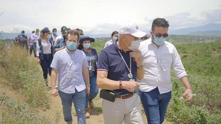 El alcalde Jairo Yáñez hizo un recorrido por los sitios donde se construirán las tres Ptar para Cúcuta./Foto Cortesía