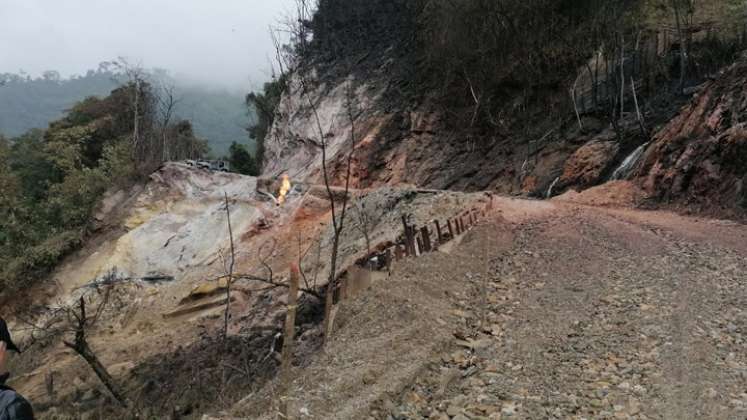 Un deslizamiento de tierra en la vereda Rionegro en Toledo, generó una explosión del gasoducto que abastece de gas a varias regiones del oriente del país. / Foto La Opinión