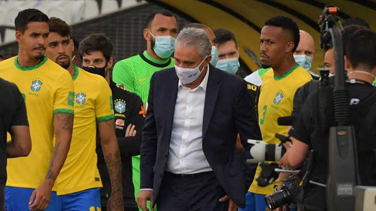Tite, técnico de la selección brasileña se lamentó por los hechos del domingo, que llevaron a la suspensión del partido contra Argentina.