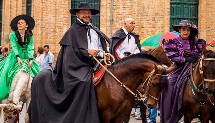 Cuentan los abuelos que en las noches oscuras salía el fantasma implorando perdón ya que su alma se encuentra errante al incumplir una promesa a Santa Rita.       