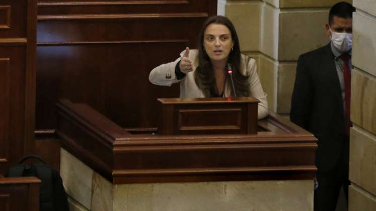 “No fui yo la que se robó la plata. Me dicen que mi responsabilidad política es la de renunciar, mi deber era denunciar el hecho de corrupción ante la Fiscalía, la Procuraduría y la Contraloría”, dijo la ministra de las TIC. / Foto: Colprensa