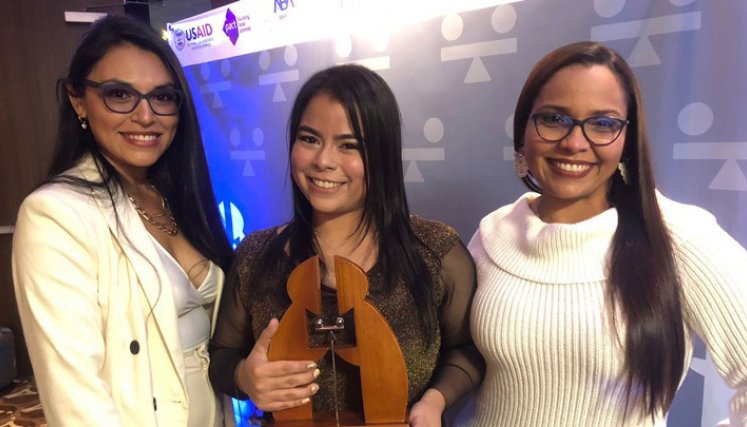 Galardonada la excelencia periodística de La Opinión 