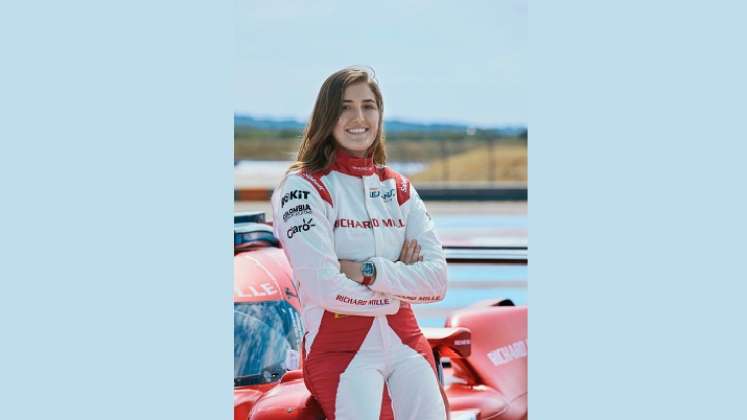 En 2019 corrió en Fórmula 2, siendo la única y primera mujer en participar en dicha categoría.