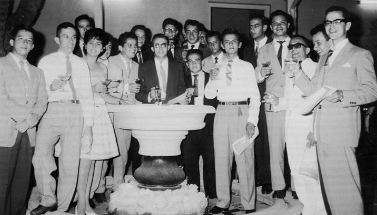 (De izquierda a derecha, entre otros) José Príncipe Apolinar Díaz, Alfonso María Padilla, Cecilia Helena Alvarez, Carlos Blanco Arias, Juan José Celis, Jorge Espinel Vera, Luis Pérez González,  Laureano Negrón, Yesid Carlos Sus S., Miguel Santafé Mora, José Trinidad Sarmiento, Jesús Ramírez y Senén Botello R.
