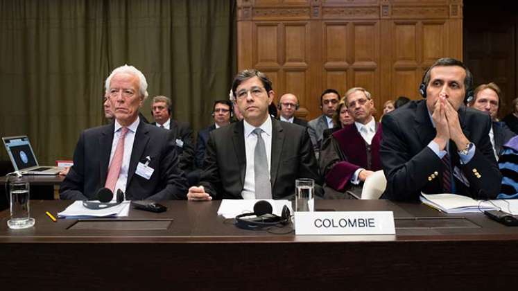 El Agente Carlos Gustavo Arrieta, el coagente Manuel José Cepeda y el Viceministro de Asuntos Multilaterales Francisco Echeverri, durante la primera ronda de argumentos orales a cargo de Colombia del caso ‘Cuestión de la delimitación de la plataforma continental entre Nicaragua y Colombia./Foto Colprensa 