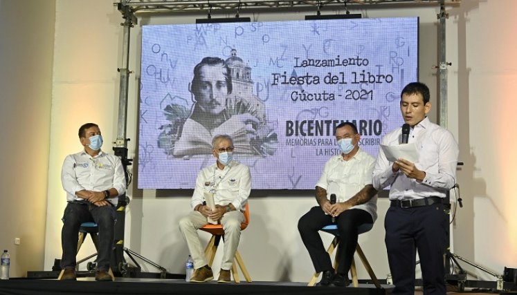 La inauguración estuvo acompañada de poesía y danza.