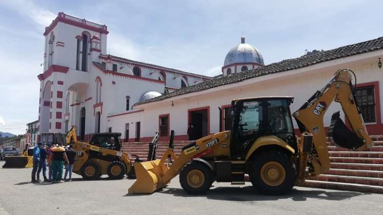 Chitagá estrenó banco de maquinaria./Foto: cortesía