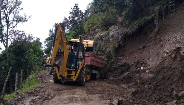 La alcaldía de Chitagá continúa con el arreglo de las vías del municipio. Foto: Cortesía/ La Opinión. 