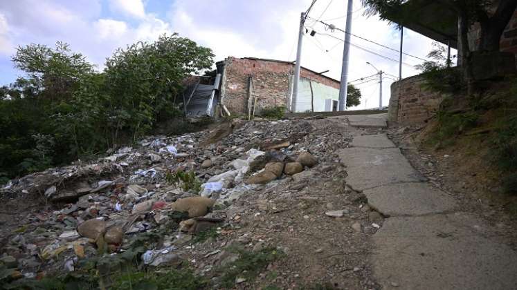 Aproximadamente 30 casas están en riesgo. / Foto: Jorge Gutiérrez / La Opinión 