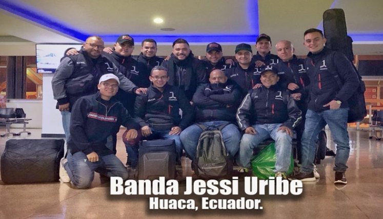 La banda de gira internacional. Foto: Cortesía/La Opinión.