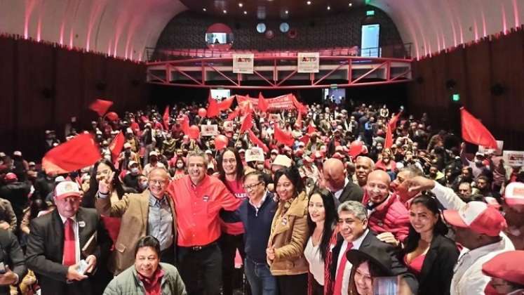 El congresista Luis Fernando Velasco encabezó el sector liberal que llegó al Pacto Histórico 