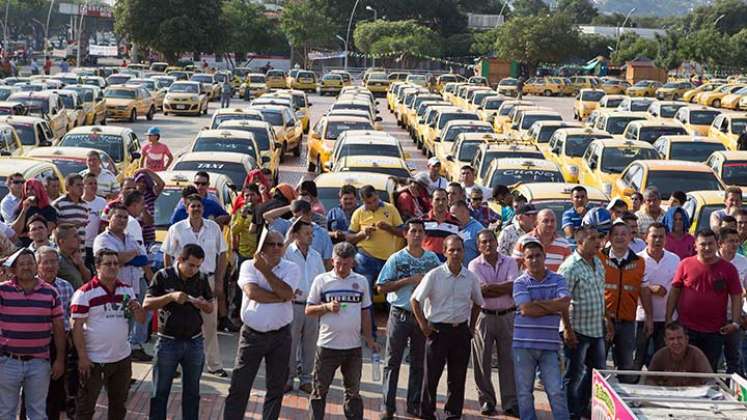 taxistas también reclamaron combatir la piratería./Foto archivo