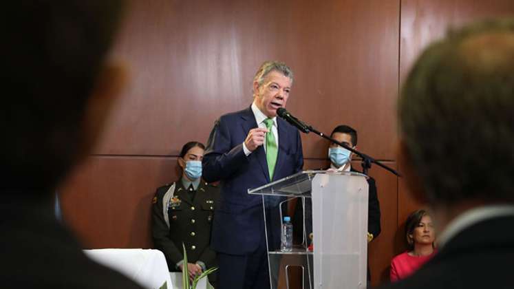 Santos dice que Duque busca reanudar diálogos con el Eln