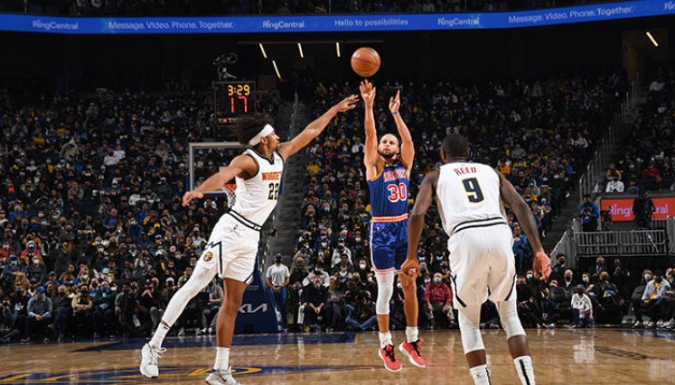 El basquetbolista Stephen Curry, de los Golden State Warriors, impone un  nuevo registro en el baloncesto de la NBA.