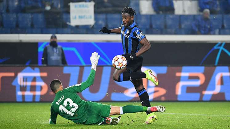 Duván Zapata anotó un tanto contra el Villareal en Champions. 