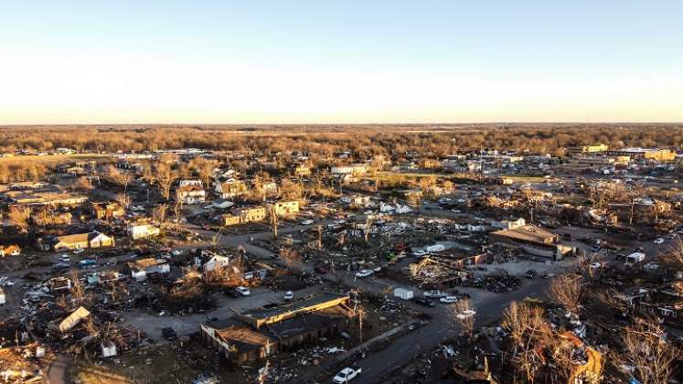 Kentucky empieza a evaluar daños causados por los tornados. /AFP