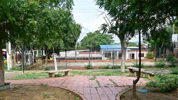 El parque y la cancha están en pésimas condiciones.