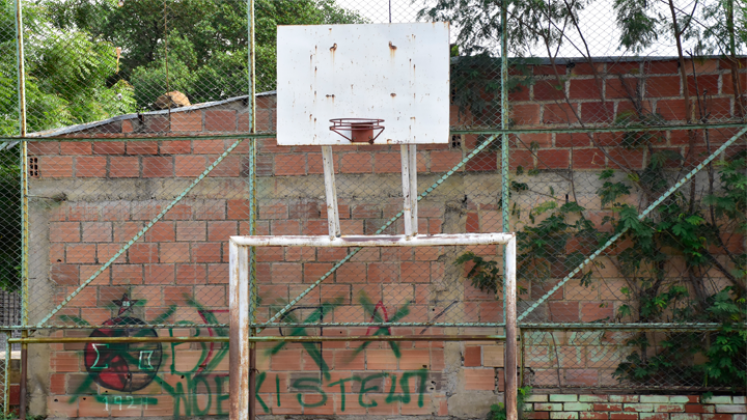 Los arcos de la cancha están deteriorados