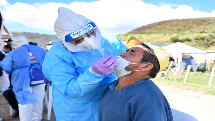 Salud municipal continúa con la toma de muestras para COVID-19. Foto: Cortesía/La Opinión.