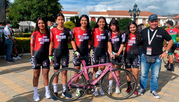 Equipo femenino de Norte Vuelta del Futuro 2021