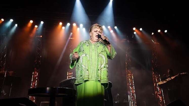 Paquita la del Barrio no puede caminar