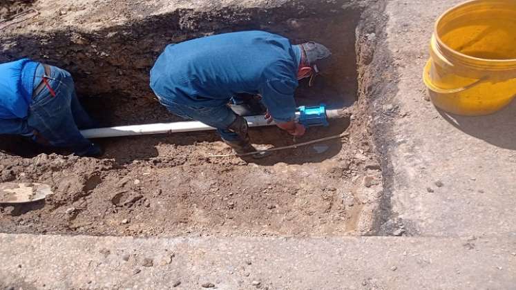 La empresa ha reparado 17 daños en la tubería de agua potable. Foto: Cortesía/La Opinión.