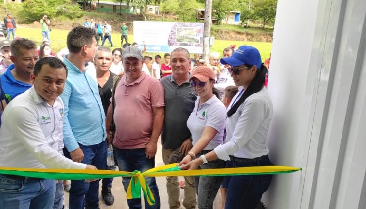 Un verdadero ejemplo de desarrollo comunitario muestran los habitantes del corregimiento de San Juancito, comprensión rural de Teorama, durante la construcción del puesto de salud. / Foto: Cortesía / La Opinión 