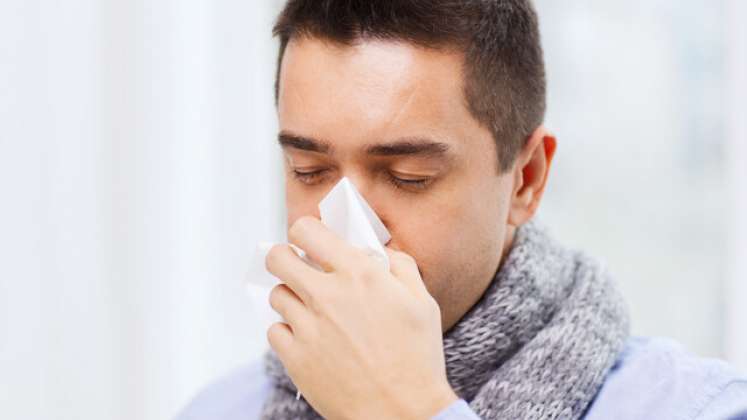 La influenza es la verdadera gripe. Se trata de una infección viral que ataca el sistema respiratorio, incluida la nariz, la garganta y los pulmones.