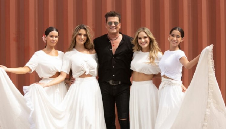 Carlos Vives hace homenaje a Shakira