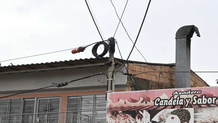 Los ladrones se robaron el cable de una alarma comunitaria. / Foto: Jorge Gutiérrez / La Opinión 