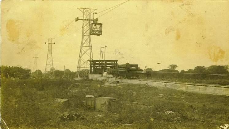 El cable aéreo del siglo pasado no resistió a los avances de la infraestructura vial y desapareció. Historiadores califican de miopes a los mandatarios de turno quienes no tuvieron una visión para conservarlo como atractivo turístico de la región. / Foto: Archivo / La Opinión 