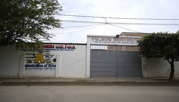 Para el Colegio Simón Bolívar se cuenta con la planta fija de 3 de personas de aseo, 4 auxiliares administrativos, 1 celador y 1 técnico operativo (para 3 sedes). / Foto: Jorge Gutiérrez / La Opinión 