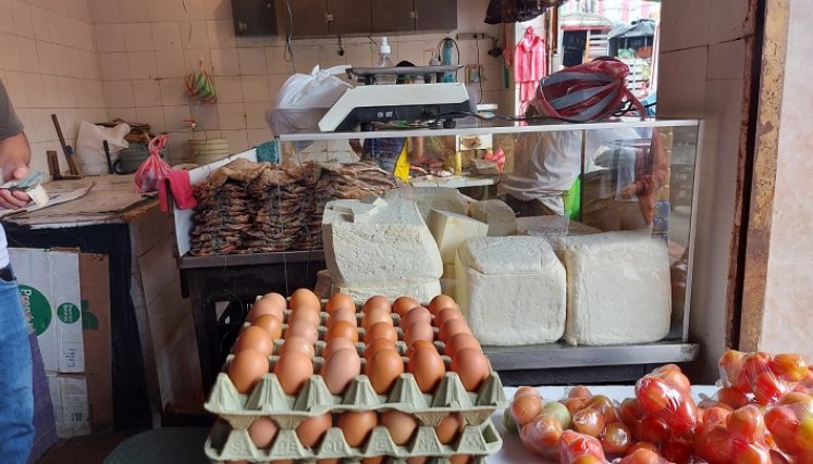 Productos de la canasta familiar por las nubes Los comerciantes insisten en un acercamiento con los grupos alzados en armas.