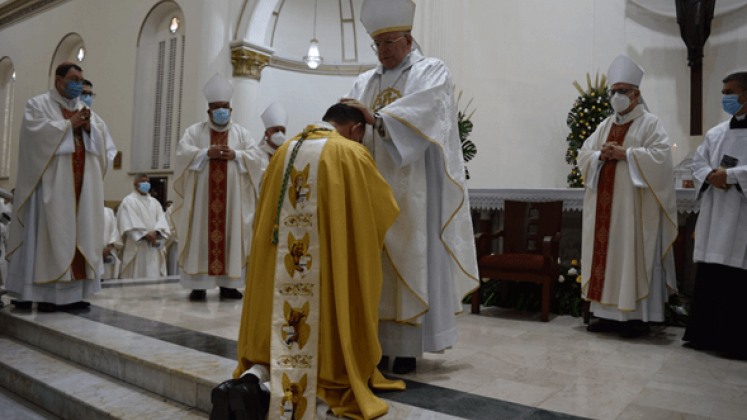  Monseñor Israel Bravo, obispo de Tibú.