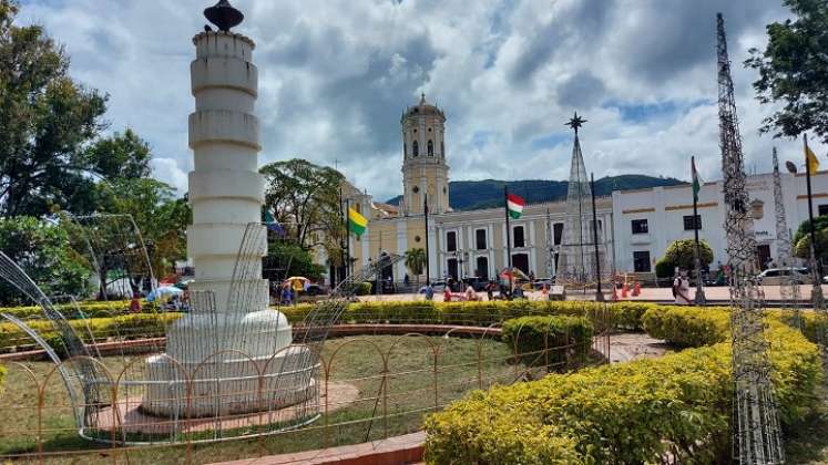 En el parque de Ocaña existe una columna que simboliza la libertad.