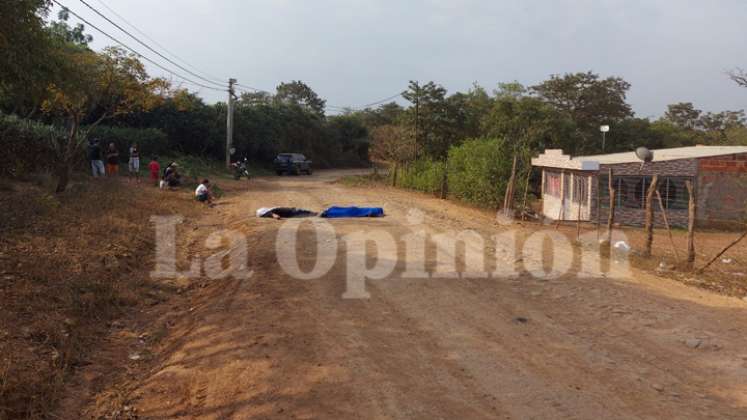 Se espera la llegada de las autoridades judiciales para la inspección técnica y el levantamiento de los cadáveres. / Foto: Cristian Herrera 