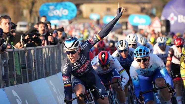 El belga Tim Merlier ganó el martes la segunda etapa de la carrera italiana Tirreno-Adriático