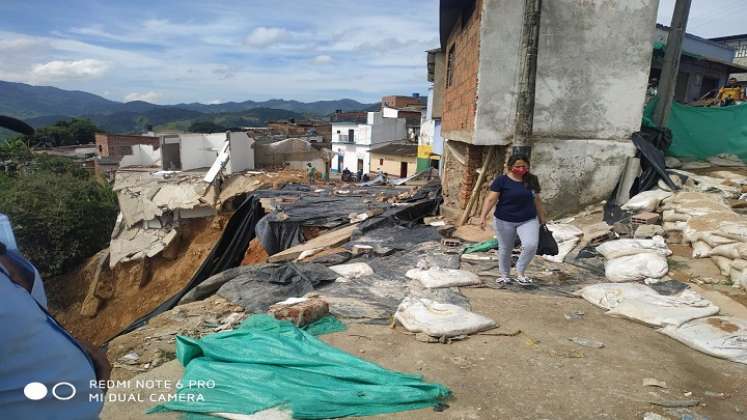 Moradores de la zona de alto riesgo temen deslizamientos de tierra ante las primeras lluvias en el municipio de Convención. El mandatario local gestiona recursos para mitigar los riesgos. / Foto: Archivo / La Opinión 