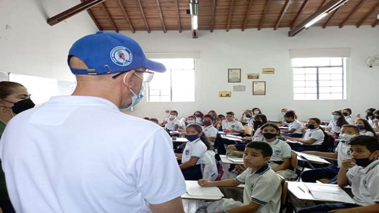 Papel y lápiz para cuadrar estadísticas.