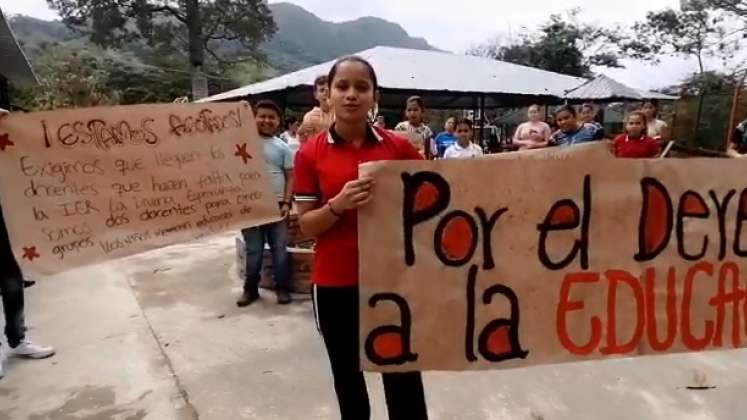 estudiantes del colegio del corregimiento Luis Vero protestan por la falta de profesores./Foto cortesía