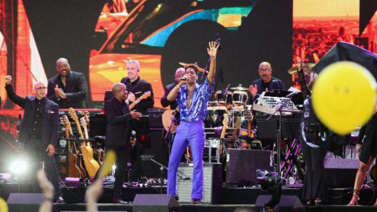 Jon Batiste, el fenómeno del jazz, lidera pelea por los Grammys