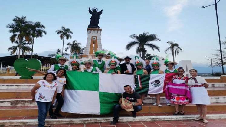 Comienza el intercambio cultural con la cultura azteca.