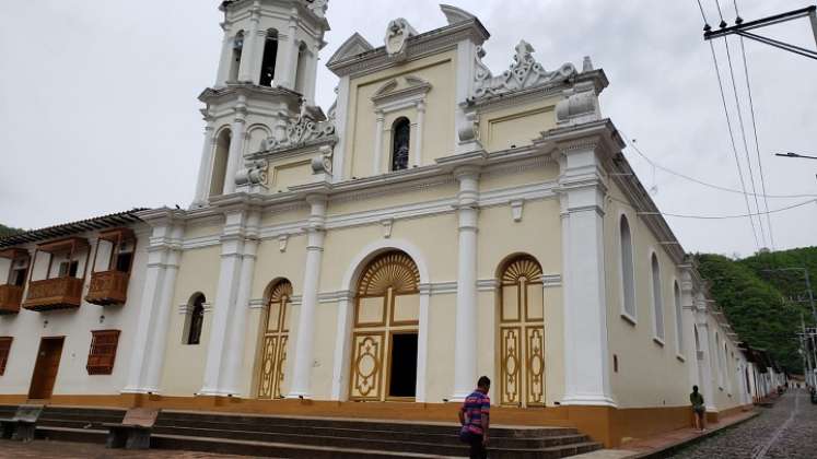 Ante el inminente desplome de los techos del templo en honor a la virgen de El Carmen el obispo de la diócesis de Ocaña, monseñor Luis Gabriel Ramírez Díaz, decide cerrar las puertas temporalmente, mientras se solventa la emergencia vial y se logra la intervención por parte del Ministerio de Cultura.