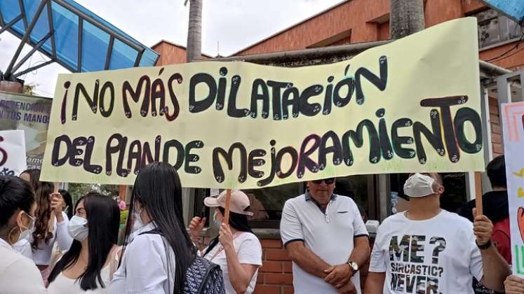 Trabajadores del hospital esperan un plan de mejoramiento.