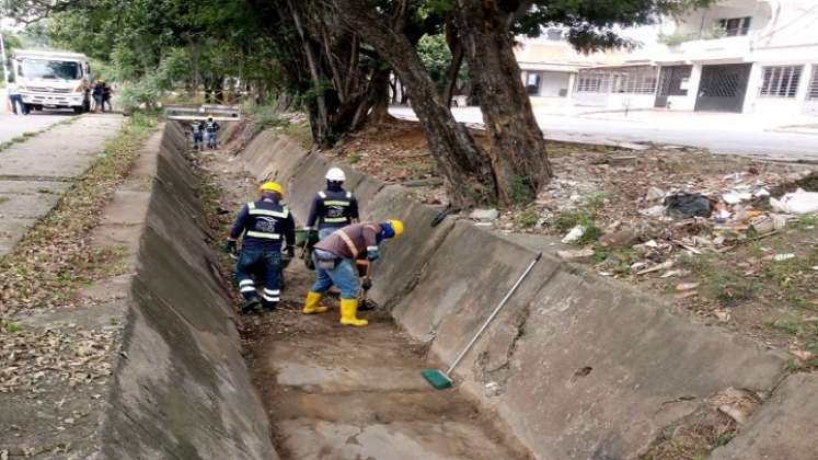 Limpieza de canal trae tranquilidad al barrio Claret./Foto: Cortesía./La Opinión.