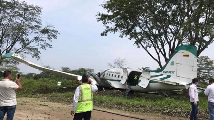 El avión aterrizó de emergencia. 