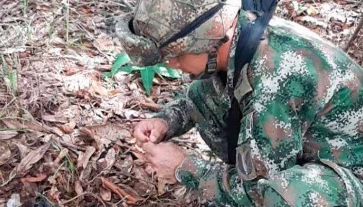 El soldado arriesga su vida para proteger la de los demás./Foto cortesía El soldado arriesga su vida para proteger la de los demás./Foto cortesía