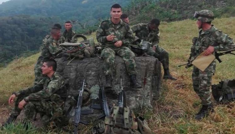Un momento de descanso en plena montaña para el pelotón./Foto cortesía Un momento de descanso en plena montaña para el pelotón./Foto cortesía